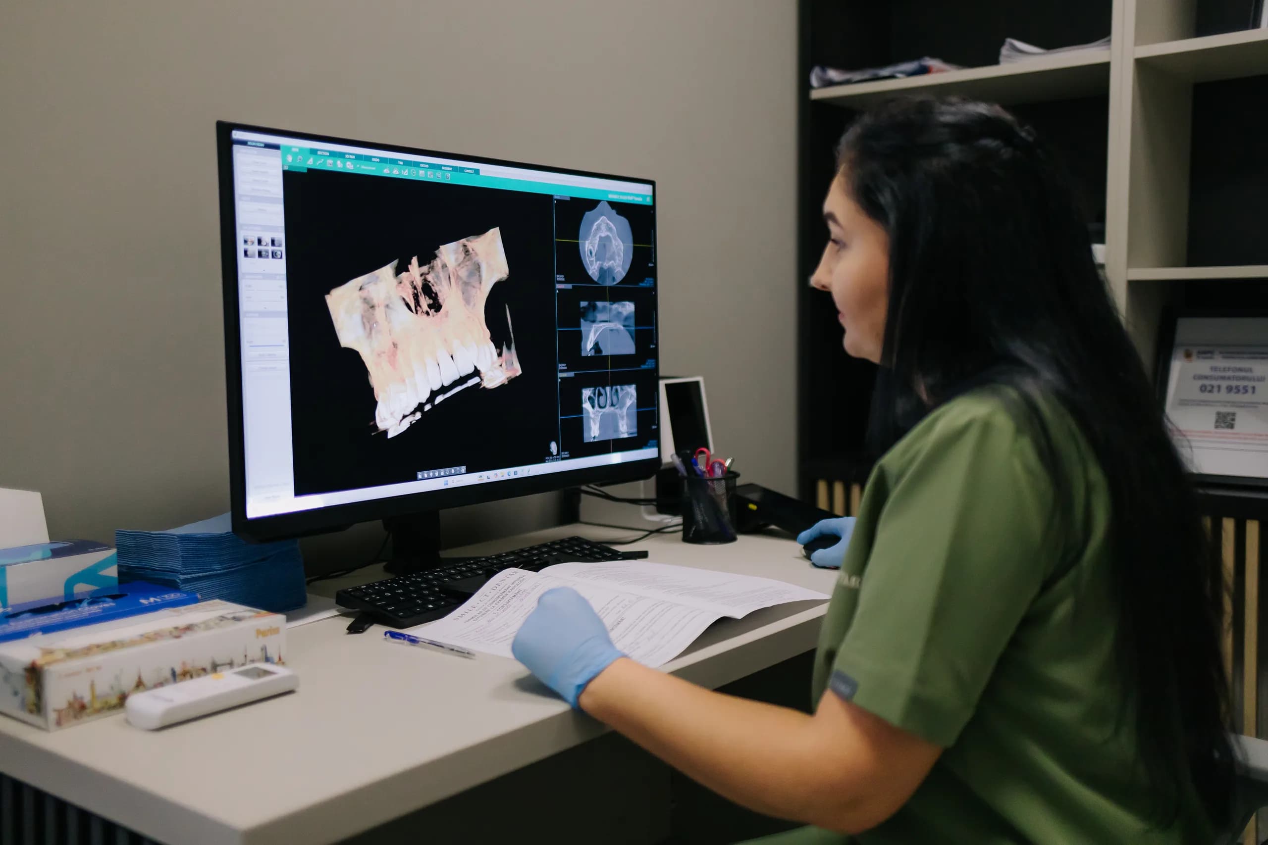 Reconstrucție 3D a unui CT dentar, pe stația de lucru a centrului